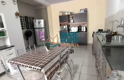 Casa com 5 quartos e 3 suítes a cerca de 350 metros da praia!