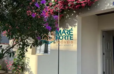 Casa no centro com ótima localização para moradia ou investimento!