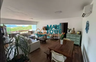Apartamento amplo com 3 dormitórios e com vista mar