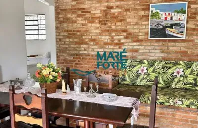 Casa ampla em terreno de 979m², menos de 600m da praia!