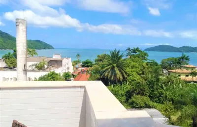 Cobertura decorada com linda vista para o mar, poucos metros da praia!!!!