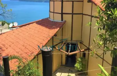 Casa em condominio de alto padrão com magnifica vista para o mar !