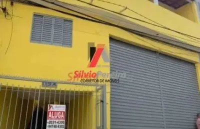 Vende-se um terreno com casas e salão para investimento.