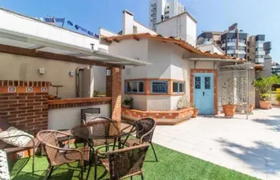 Cobertura com 3 quartos e 4 banheiros, suite master com hidro, box coberto com 2 vagas, à venda, 287 m² no coração do bairro bela vista.