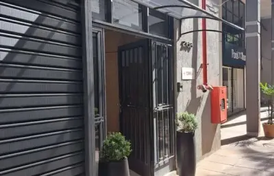 Sala comercial para alugar na avenida cristóvão colombo, 2168, floresta, porto alegre, 26 m2 por r$ 980