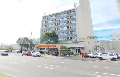 Sala comercial com 80 m² de na avenida assis brasil.