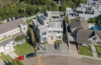 926,28m² construídos | 1.466,71m² de terreno | 4 suítes | condomínio fechado | r$6.700.000