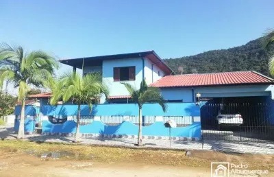 Casa a venda no perequê-açú com 7 quartos em ótima localização