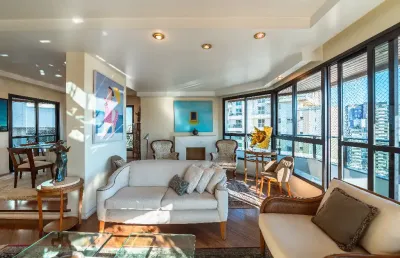 Apartamento amplo com três suítes à venda em moema, são paulo. próximo do parque do ibirapuera.