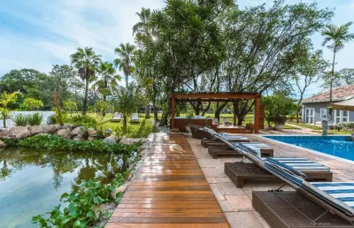 Casa com quintal, piscina e lago para locação em condomínio fechado duas marias, em jaguariúna