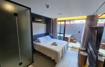 Flat decorado e mobiliado, 26m², com banheira, a 50m da praia no jardim oceania