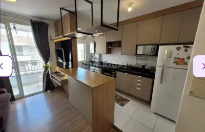 Apartamento mobiliado de 2 dormitórios sendo 1 suíte com sacada
