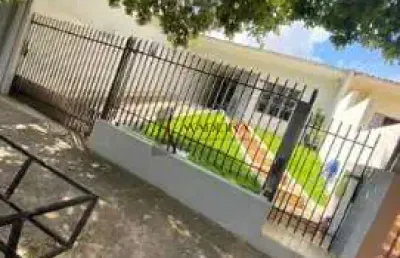 Vende-se linda casa com 3 quartos e proxima a catedral