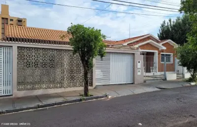 Casa à venda na Avenida Djalma Dutra, 611, Centro, Araraquara