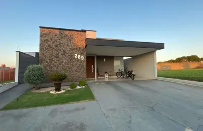 Casa em condomínio fechado com 3 quartos à venda na p29p+vq, jardim califórnia, estiva gerbi por r$ 930.000