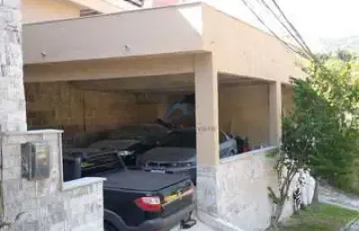Casa em condomínio fechado com 5 quartos à venda na estrada caetano monteiro, badu, niterói, 390 m2 por r$ 980.000