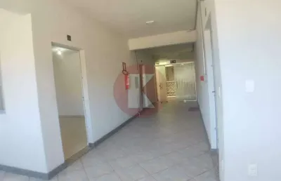 Sala comercial com banheiro social, localizada na rua dr. álvaro camargos - santa mônica