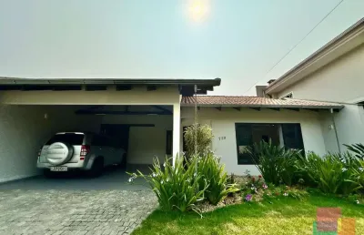 Casa com 3 quartos à venda na rua vereador guilherme zuege, --, pirabeiraba, joinville por r$ 1.100.000