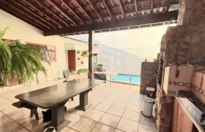 Casa 3 dormitorios./sendo 1 suite/ sala/cozinha/área de serviço/escritorio