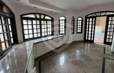 Casa comercial | 5 quartos | 3 banheiros | 2 cozinha | 2 salas amplas i 6 vagas garagem