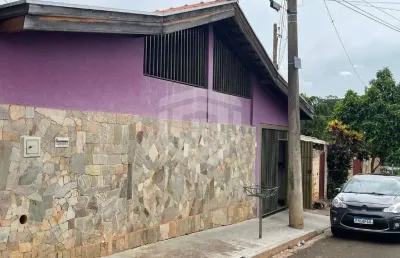 Casa | 3 dormitórios | 2 banheiros | 3 vagas de garagem