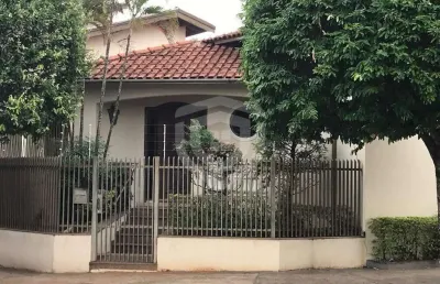 Casa térrea com av. getúlio vargas | 4 quartos sendo 1 suíte | 5 vagas |
