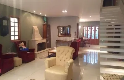 Casa sobrado em belém - são paulo com 250m², 3 suítes e 5 banheiros: locação por r$9.000.