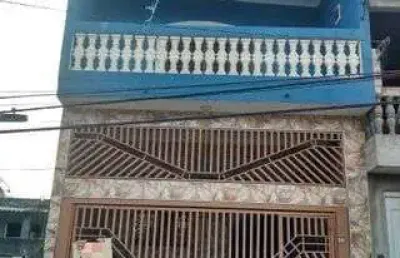 Linda casa com 3 dormitórios (1 suíte), 2 vagas e hidro localizada no bairro vil