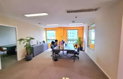 West gate - sala comercial mobiliada com 88m², 2 vagas, copa, ar condicionado e