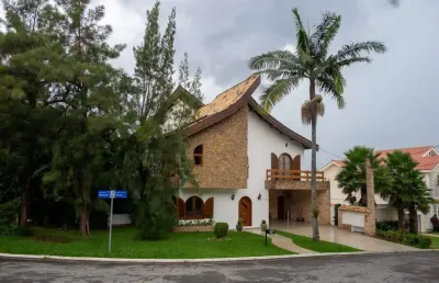 Casa com 4 dormitórios à venda, 422 m² por r$ 2.800.000 - residencial cinco (alp