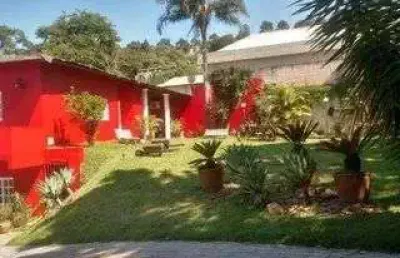 Linda casa com 4 quartos (3 suítes sendo 1 master com closet), salão de festa, c