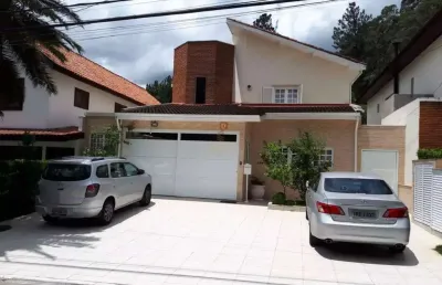 Alphaville 9 - casa com 302m², 4 suítes, 4 vagas, piscina e ótima localização em