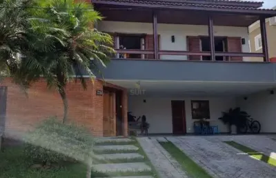 Residencial 10 - casa com 320m², 3 suítes, 4 vagas, churrasqueira, piscina em sa