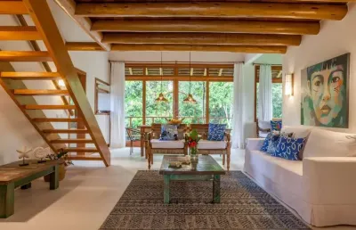 Casa de luxo em estrada de trancoso - porto seguro com 136m², 03 dormitórios, 2 suítes e 3 banheiros à venda ou locação por r$ 3.200.000