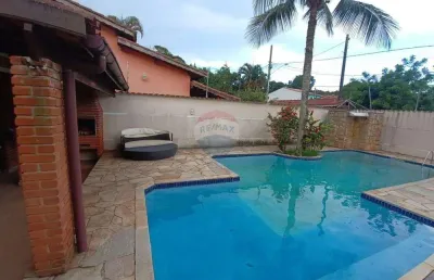 Casa térrea com piscina, sauna e area gourmet, a venda no indaiá em bertioga-sp
