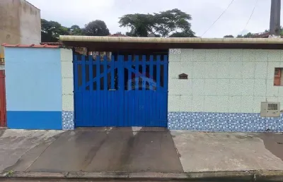 Casa com piscina à venda no centro de bertioga – 2 quartos