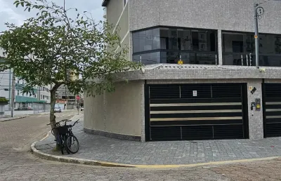 Lindo sobrado triplex alto padrão com 3 suítes, localizado na guilhermina- praia grande/sp
