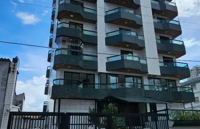 Lindo apartamento 1 dormitório sendo suítes à 200 metros da praia na guilhermina- praia grande/sp