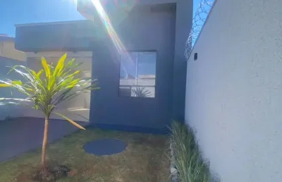 Linda casa nova, 3 quartos com suite, acabamento de alto padrão, quintal grande. jd. buriti sereno