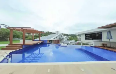 Casa em condomínio à venda, no bairro bosque das mansões, são josé-sc, com 3 quartos, sendo 3 suítes, com 6 vagas