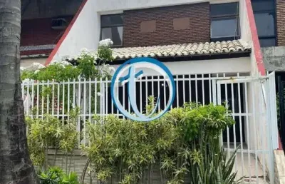 Vende-se casa ampla com ventilação natural em itapuã