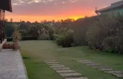 Venha conhecer essa incrível casa para locação em condomínio de alto padrão em vinhedo-sp - condomínio vista alegre - 3 quartos, 2 suítes, 2 salas, 3 banheiros, 4 vagas de garagem, 160m²!