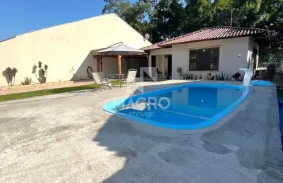 Casa c/ piscina | barra | 3 quartos (2 suítes) | 140m²