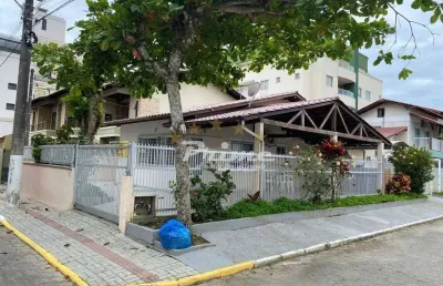 Casa com 3 quartos à venda em Bombas, Bombinhas 