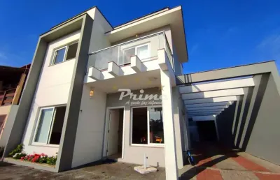 Casa mobiliada com 5 dormitórios à 170 metros do mar