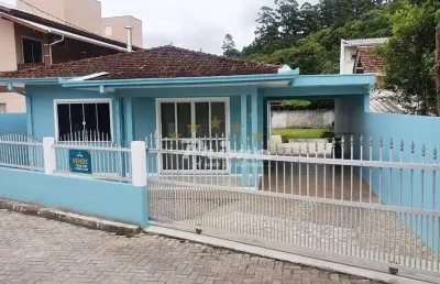 Casa á venda - apenas  160m do mar de zimbros - bombinhas/sc