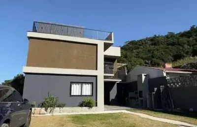 Belíssima casa à apenas 250m do mar de morrinhos - bombinhas/sc