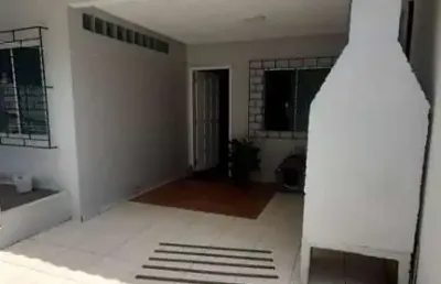 Casa com 2 quartos à venda na Rua Rosalvo Grande, 40, Uvaranas, Ponta Grossa