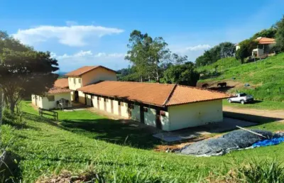 Centro hipico a venda um lugar único! sítio belíssimo excelente localização casa construída para morar com lareira, jacuzzi no centro hipico as baias, cocheiras, piquetes infraestrutura projetada