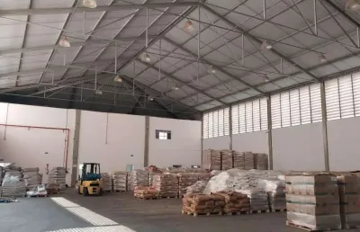 Galpão com docas para alugar na fazendinha santana parnaíba sp